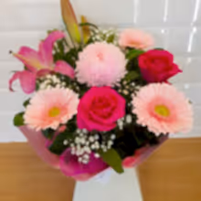 Load image into Gallery viewer, Pink and white seasonal box arrangement - Gold Coast City Florist
